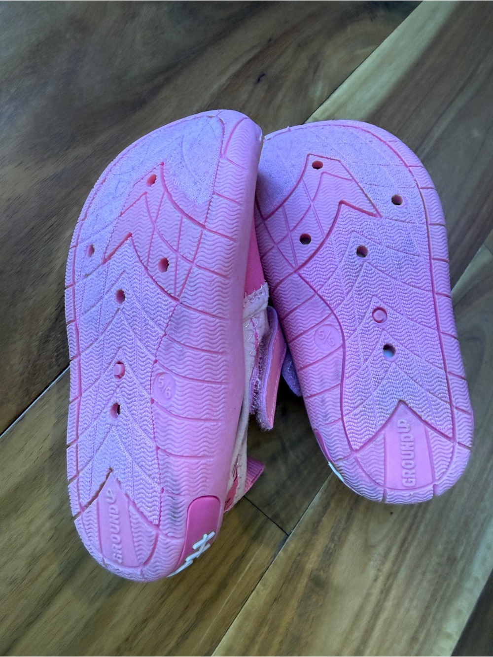 Hello Kitty Toddler Girls Water Shoe-Size 5/6 - Picture 6 of 7